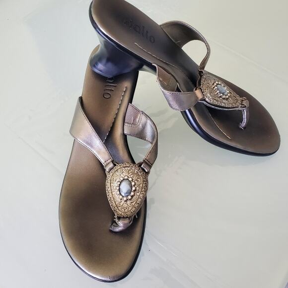 RIALTO Neptune Silver Thong Sandals - Picture 1 of 7